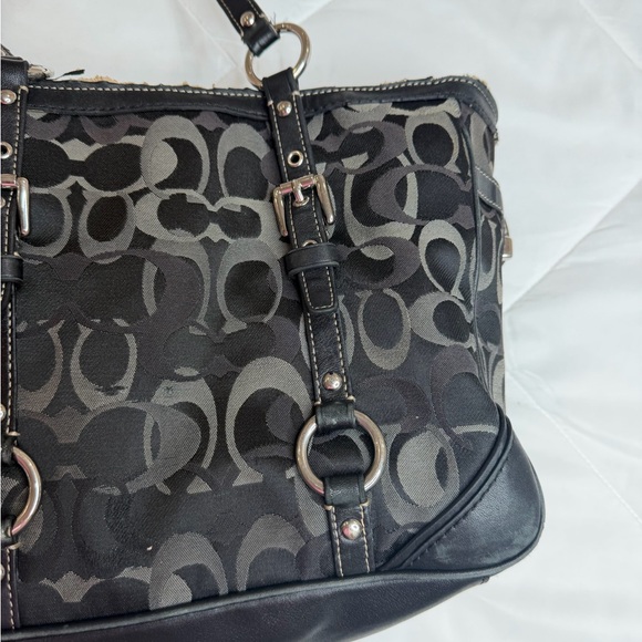 A Black Coach Signature Hand Bag. F13053 - Picture 7 of 12